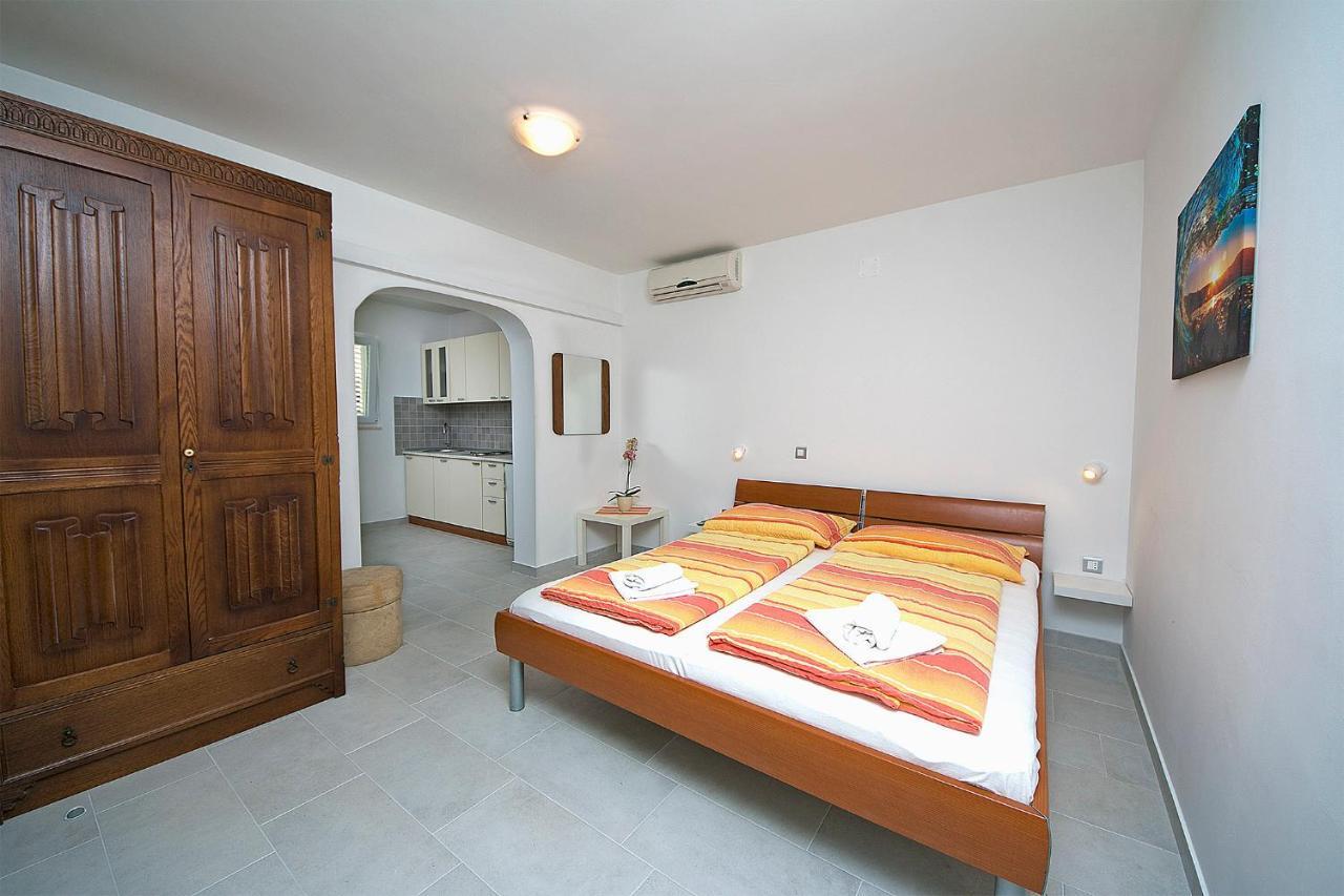 Adria Brela Apartments Exterior foto