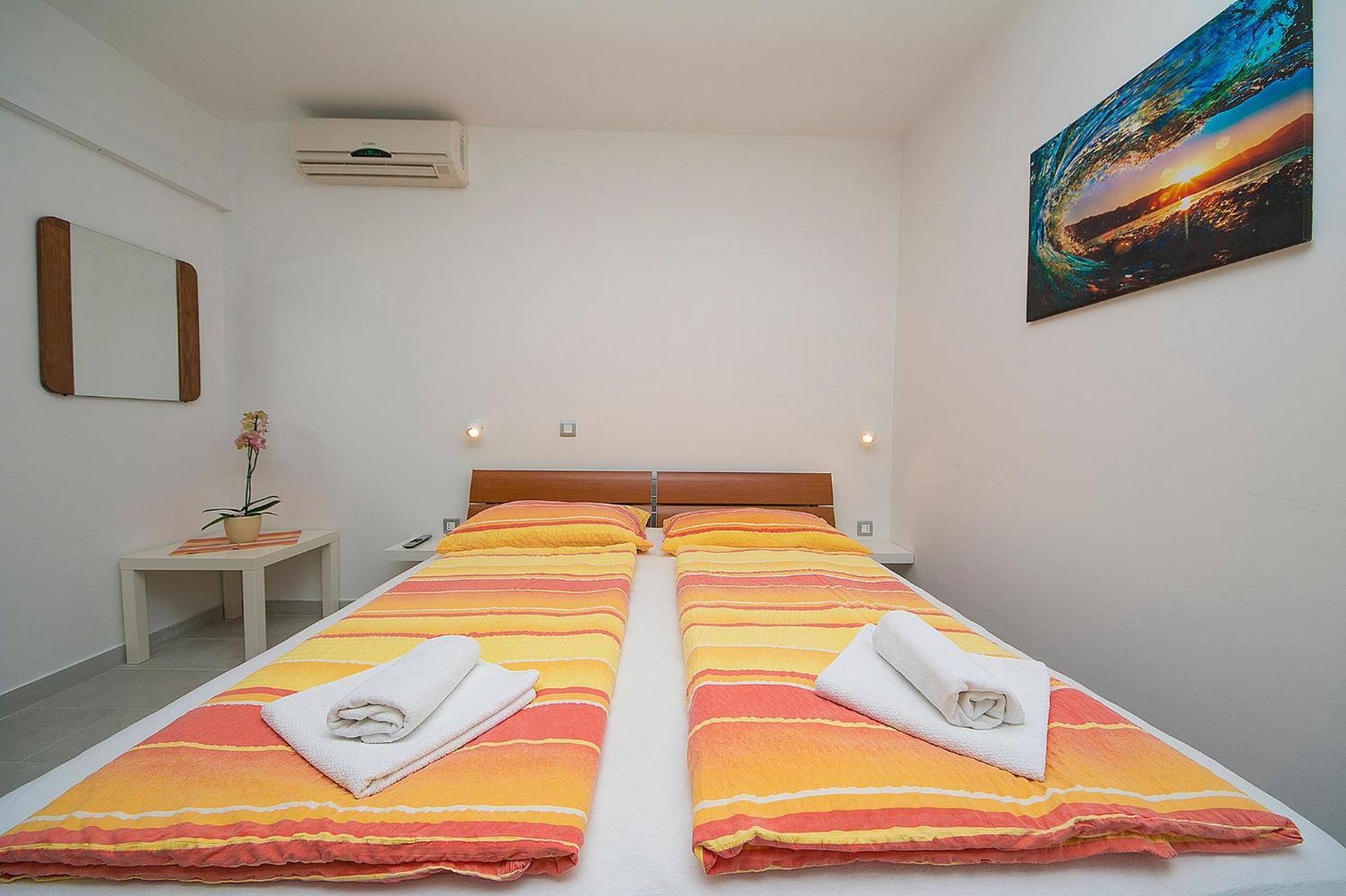 Adria Brela Apartments Habitación foto